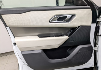 Подержанный автомобиль Land Rover Range Rover Velar 2017 года (20 фото)