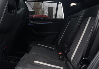 Подержанный автомобиль Skoda Kodiaq 2025 года (10 фото)