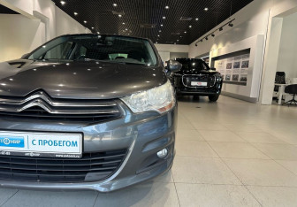 Подержанный автомобиль Citroen C4 Hatchback 2012 года (7 фото)