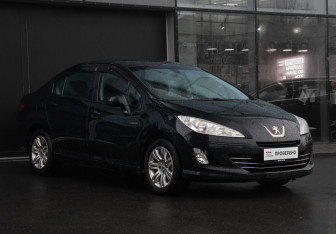 Подержанный автомобиль Peugeot 408 2014 года (3 фото)