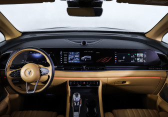 Подержанный автомобиль Voyah Dream 2023 года (18 фото)