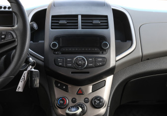 Подержанный автомобиль Chevrolet Aveo Sedan 2013 года (15 фото)