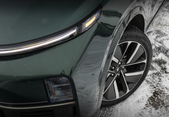 Подержанный автомобиль LiXiang L9 2023 года (2 фото)