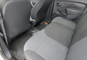 Подержанный автомобиль Renault Logan Sedan 2016 года (10 фото)