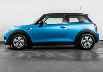 Подержанный автомобиль MINI Hatch 2017 года (8 фото)