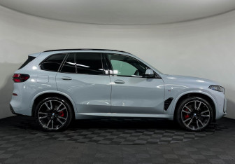 Подержанный автомобиль BMW X5 2025 года (6 фото)