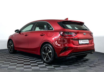 Подержанный автомобиль Kia Ceed Hatchback 2018 года (7 фото)