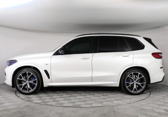 Подержанный автомобиль BMW X5 2019 года (5 фото)