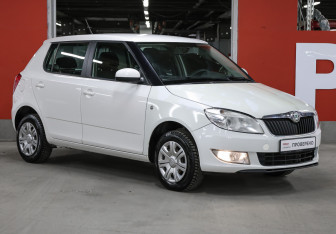 Подержанный автомобиль Skoda Fabia Hatchback 2013 года (3 фото)