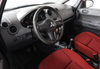 Подержанный автомобиль Mitsubishi Colt Hatchback 2008 года (5 фото)