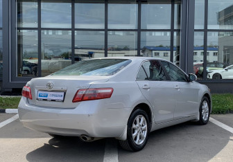 Подержанный автомобиль Toyota Camry Sedan 2011 года (8 фото)