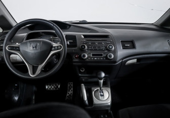 Подержанный автомобиль Honda Civic Sedan 2008 года (12 фото)
