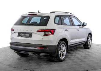 Подержанный автомобиль Skoda Karoq 2020 года (5 фото)