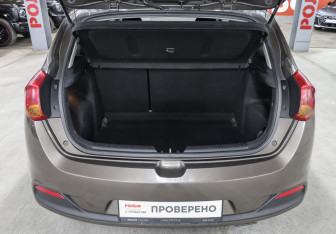 Подержанный автомобиль Kia Ceed Hatchback 2015 года (10 фото)