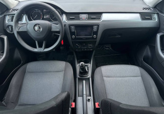 Подержанный автомобиль Skoda Rapid Liftback 2018 года (11 фото)