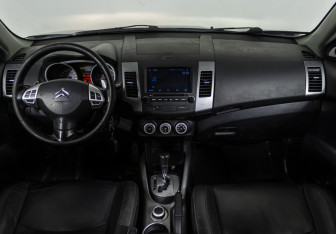 Подержанный автомобиль Citroen C-Crosser 2008 года (11 фото)