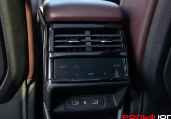 Подержанный автомобиль Geely Monjaro 2023 года (22 фото)