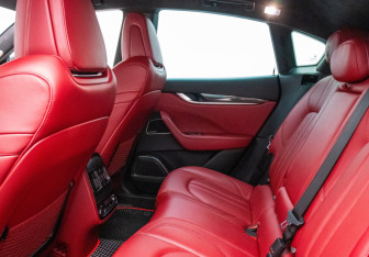 Подержанный автомобиль Maserati Levante 2017 года (11 фото)