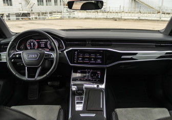 Подержанный автомобиль Audi A6 Sedan 2024 года (16 фото)