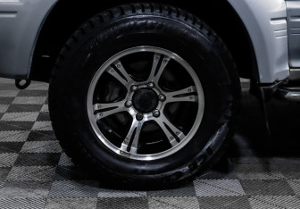 Подержанный автомобиль Toyota Land Cruiser Prado 1997 года (15 фото)