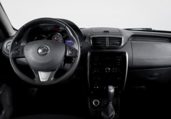 Подержанный автомобиль Nissan Terrano 2017 года (12 фото)