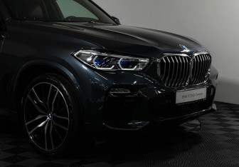 Подержанный автомобиль BMW X5 2021 года (24 фото)