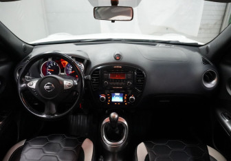 Подержанный автомобиль Nissan Juke 2011 года (11 фото)