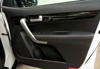 Подержанный автомобиль Kia Sorento 2011 года (25 фото)