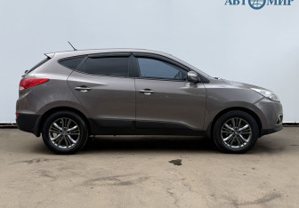 Подержанный автомобиль Hyundai ix35 2015 года (4 фото)