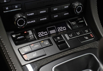 Подержанный автомобиль Porsche Cayman 2020 года (16 фото)