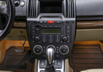 Подержанный автомобиль Land Rover Freelander 2010 года (14 фото)