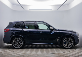 Подержанный автомобиль BMW X5 2018 года (4 фото)