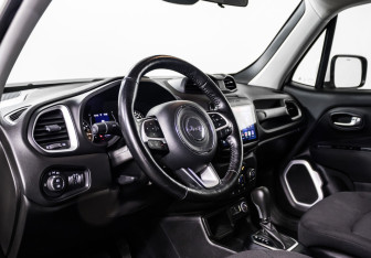 Подержанный автомобиль Jeep Renegade 2018 года (13 фото)