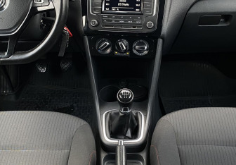 Подержанный автомобиль Volkswagen Polo Sedan 2017 года (12 фото)