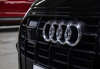 Подержанный автомобиль Audi Q7 2021 года (27 фото)