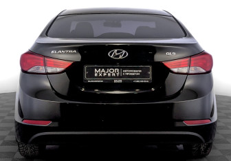 Подержанный автомобиль Hyundai Elantra Sedan 2014 года (6 фото)