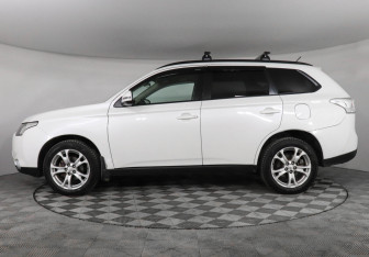 Подержанный автомобиль Mitsubishi Outlander 2013 года (8 фото)