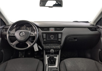 Подержанный автомобиль Skoda Octavia Liftback 2014 года (14 фото)