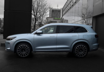 Подержанный автомобиль AITO M7 2023 года (8 фото)