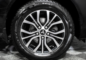 Подержанный автомобиль Mitsubishi Lancer Sedan 2007 года (15 фото)