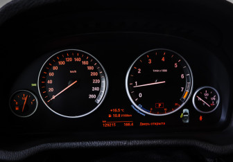 Подержанный автомобиль BMW X3 2016 года (16 фото)