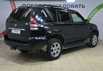 Подержанный автомобиль Toyota Land Cruiser Prado 2007 года (4 фото)