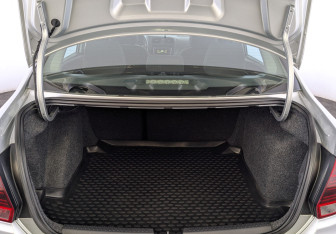 Подержанный автомобиль Volkswagen Polo Sedan 2015 года (10 фото)