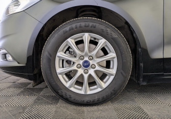 Подержанный автомобиль Ford Mondeo Sedan 2018 года (13 фото)