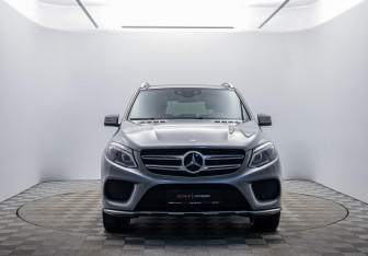 Подержанный автомобиль Mercedes-Benz GLE 2015 года (2 фото)