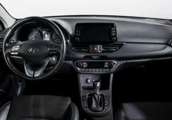 Подержанный автомобиль Hyundai i30 Wagon 2022 года (12 фото)