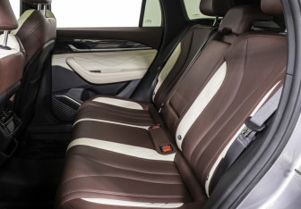 Подержанный автомобиль Geely Monjaro 2023 года (15 фото)