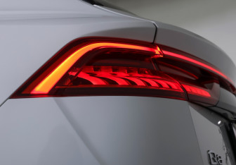 Подержанный автомобиль Audi Q8 2019 года (23 фото)