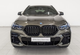 Подержанный автомобиль BMW X6 2022 года (2 фото)