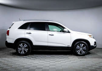 Подержанный автомобиль Kia Sorento 2012 года (4 фото)
